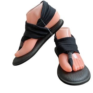 Sanuk black sandals, size 6